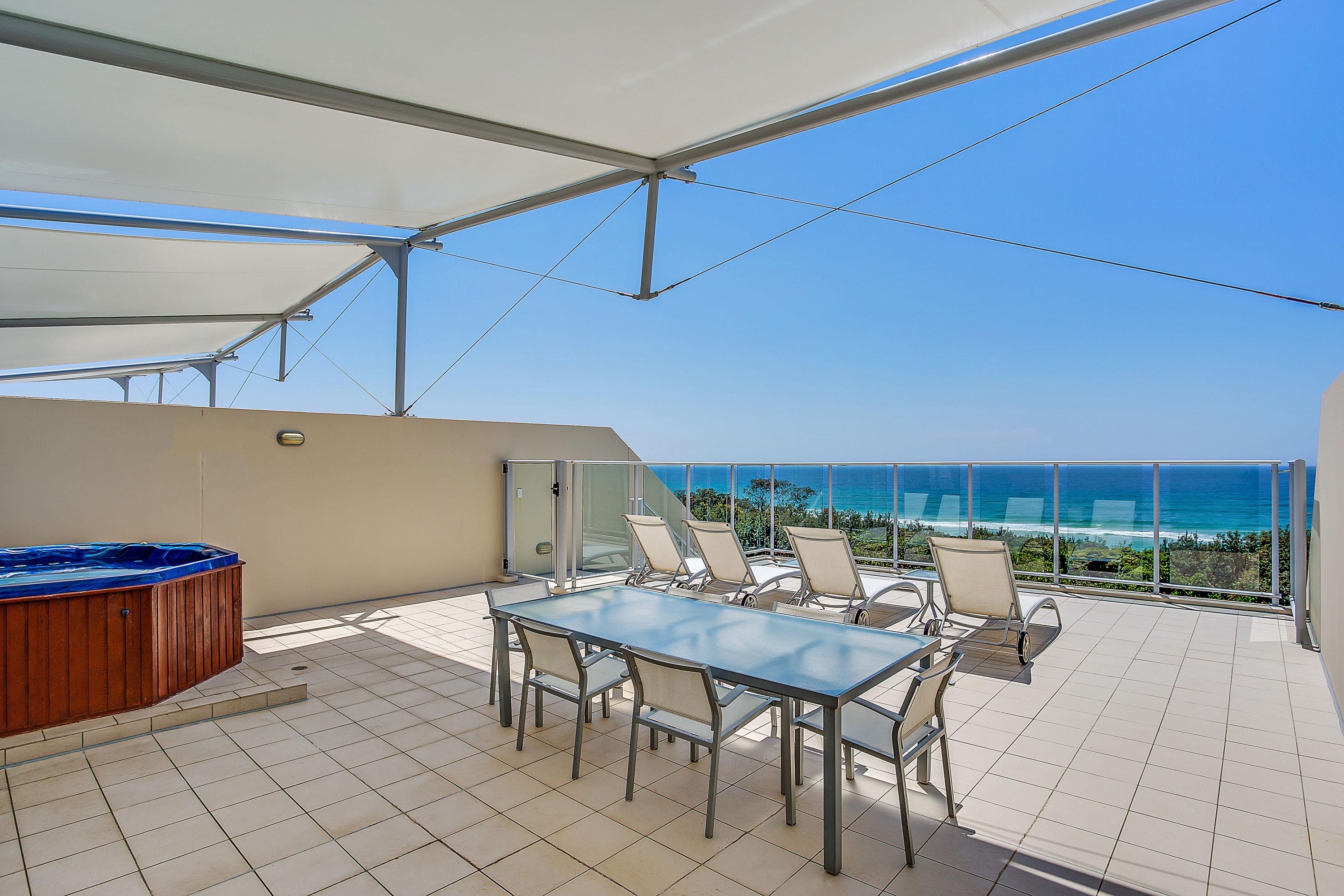 Peppers Salt Resort&Spa Kingscliff Exterior foto Rooftop pool at the Mantra Crown Towers